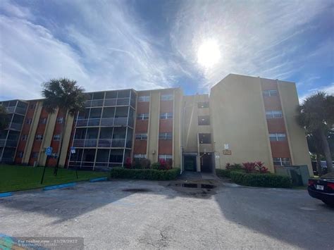 Aurora St. Leon apartment community at 2150 NW 21st Ave, offers units from 580-1287 sqft, a Pet-friendly, In-unit dryer, and In-unit washer. Explore availability.